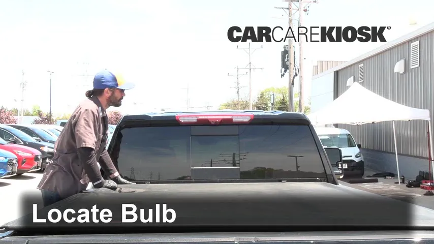 2021 GMC Sierra 3500 HD Denali 6.6L V8 Turbo Diesel Éclairage Feu de freinage central (remplacer l'ampoule)